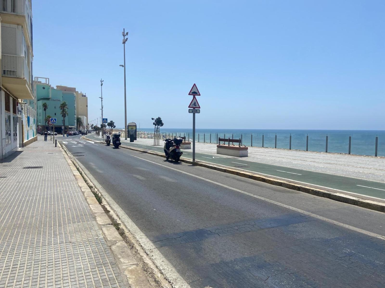 Apartamento A Pie De Playa Cádiz Exteriör bild